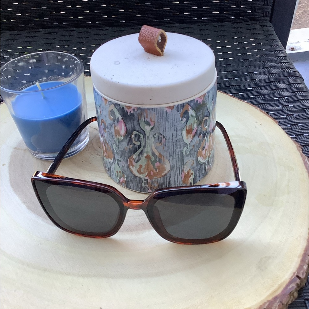 Tortoise Shell Square Sunglasses - Picture 3 of 4